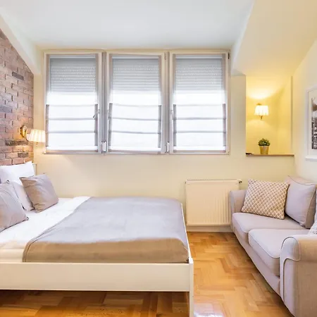 Apartment Chic Retreat - Modern Comfort *