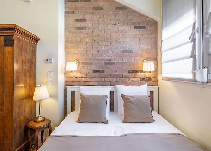 Chic Retreat - Modern Comfort *