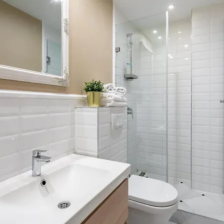 Chic Retreat - Modern Comfort *