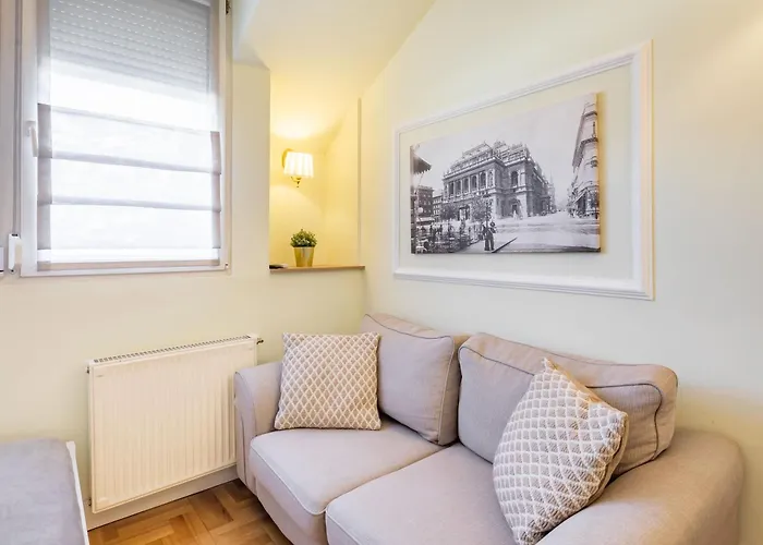 Apartament Chic Retreat - Modern Comfort